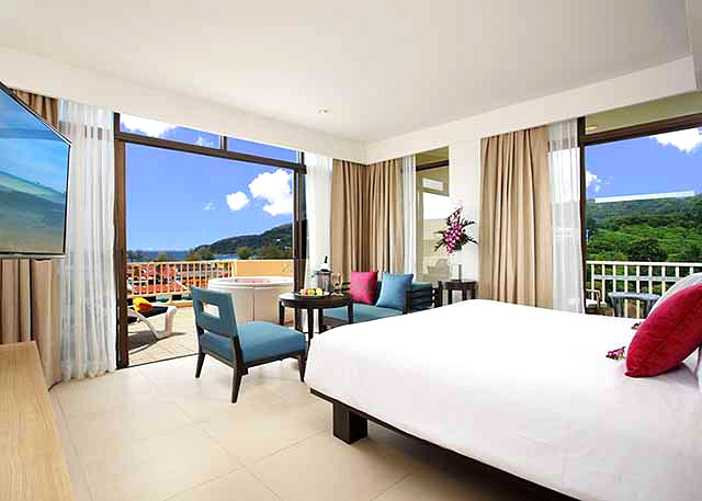 2-3deluxe-honeymoon-spa-suite-at-the-terraces1.jpg