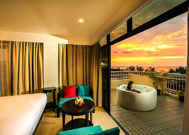 2-3deluxe-honeymoon-spa-suite-at-the-terraces2.jpg